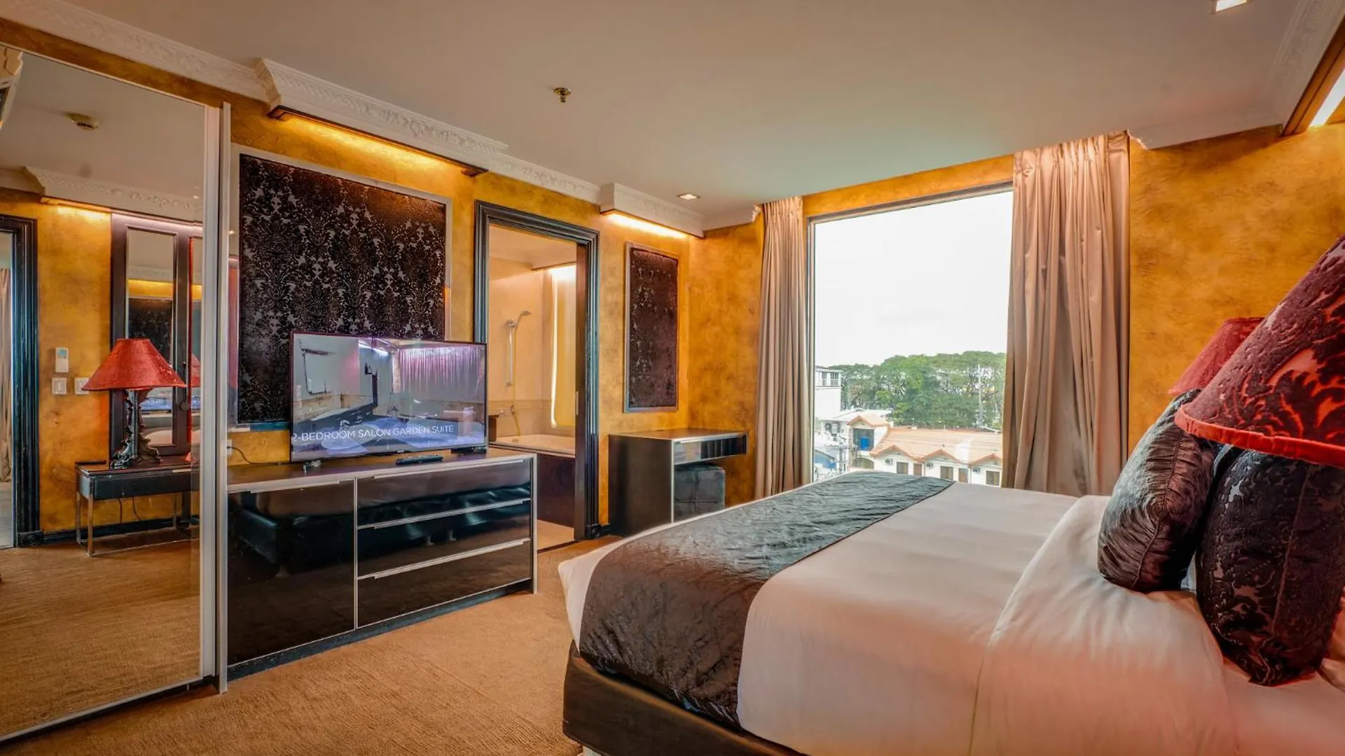 Fields Plaza Hotel By Abc Angeles 5*,