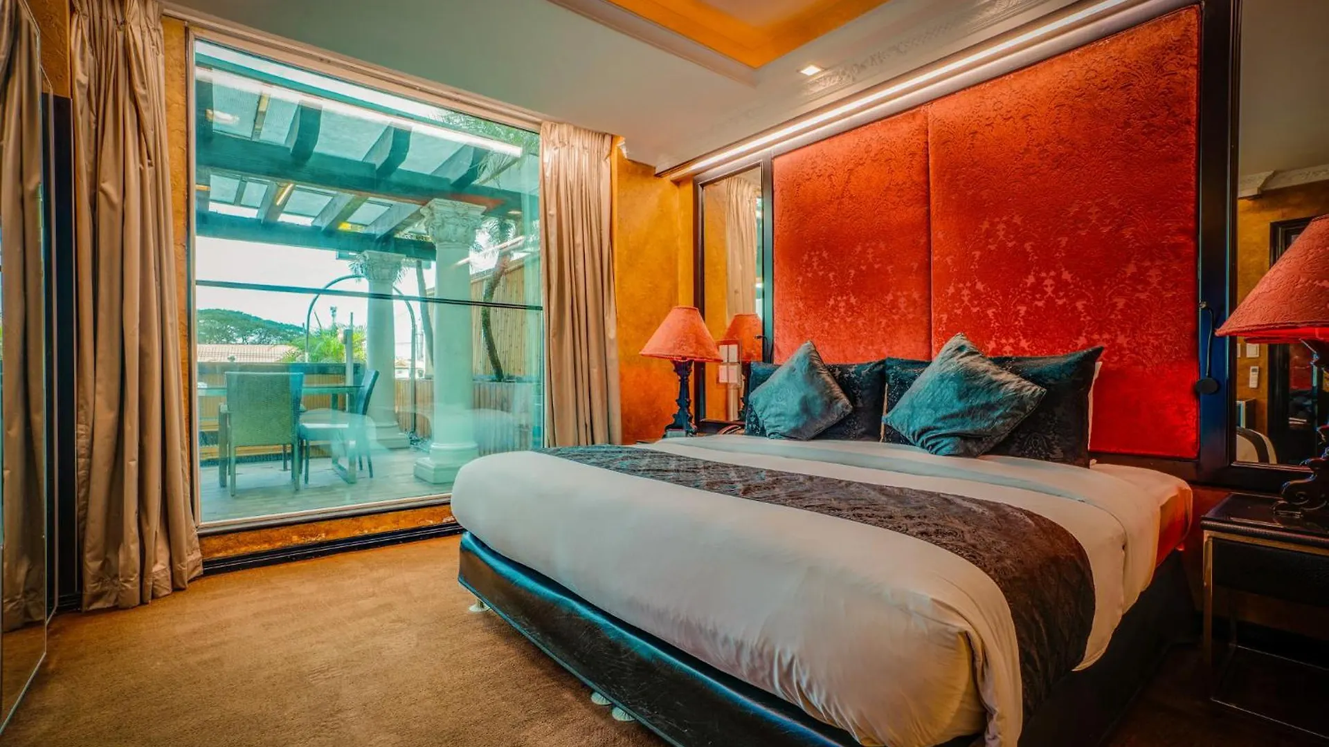 Fields Plaza Hotel By Abc Angeles 5*,